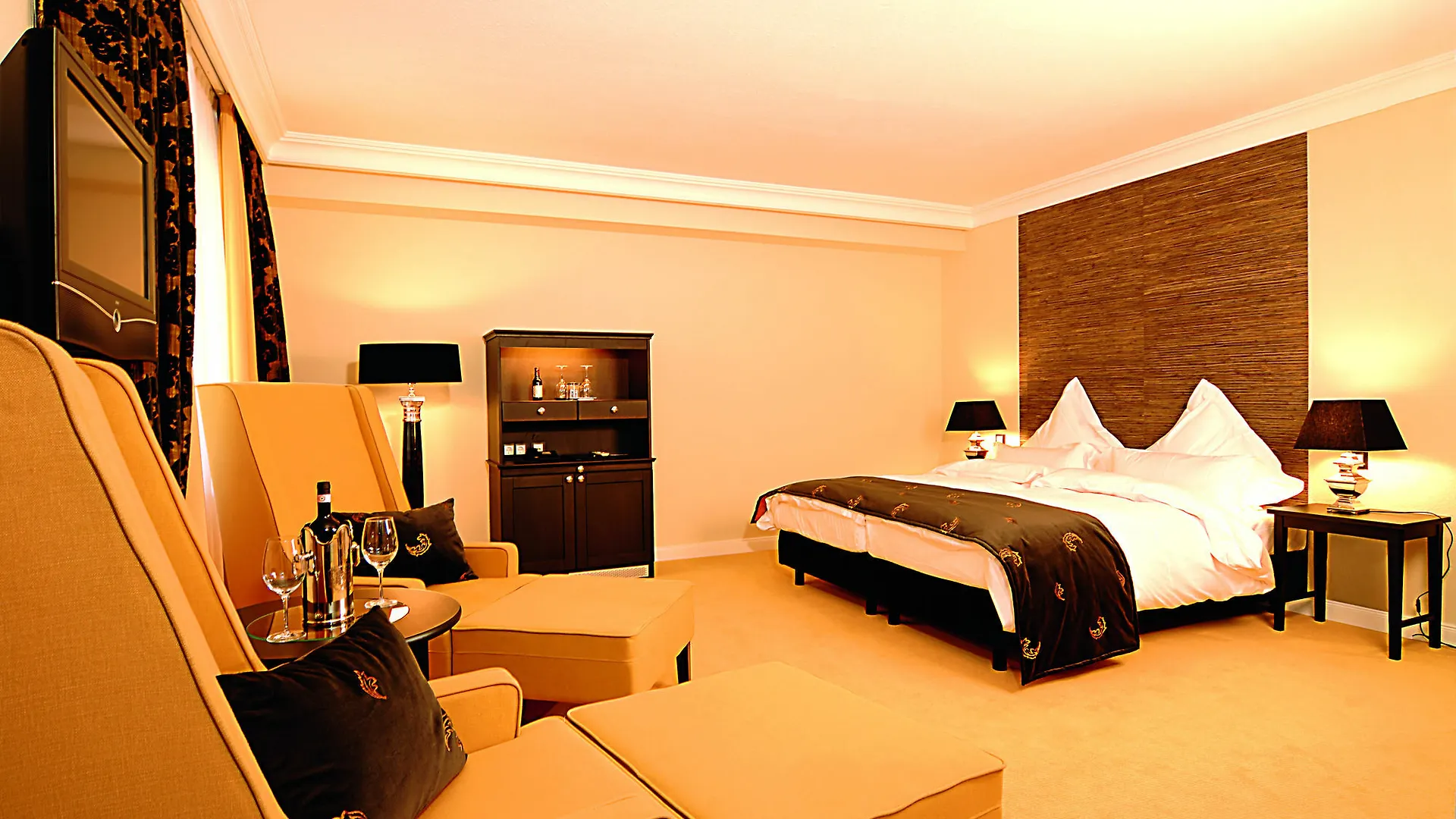 Hotel Business & More Hamburg 4*,