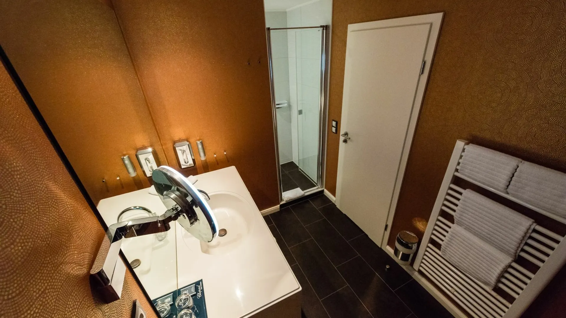 Hotel Business & More Hamburg 4*,